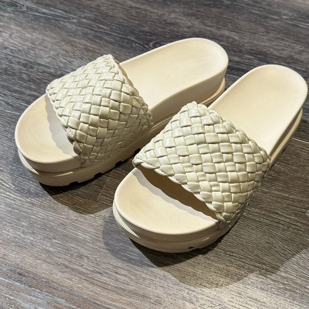 Women’s sandals